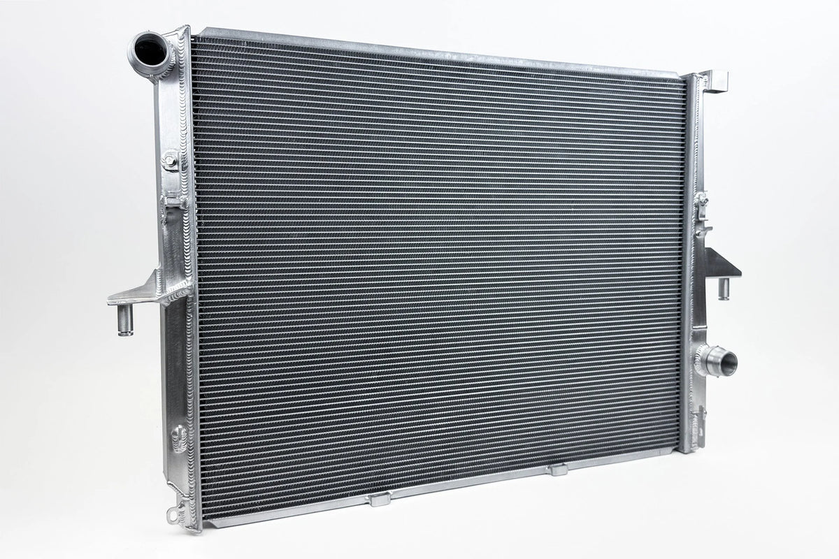 CSF #7227 03-10 Porsche 955/957 Cayenne / 07-15 Audi Q7 / 04-10 Volkswagen Touareg Heavy-Duty Performance Radiator – view 2