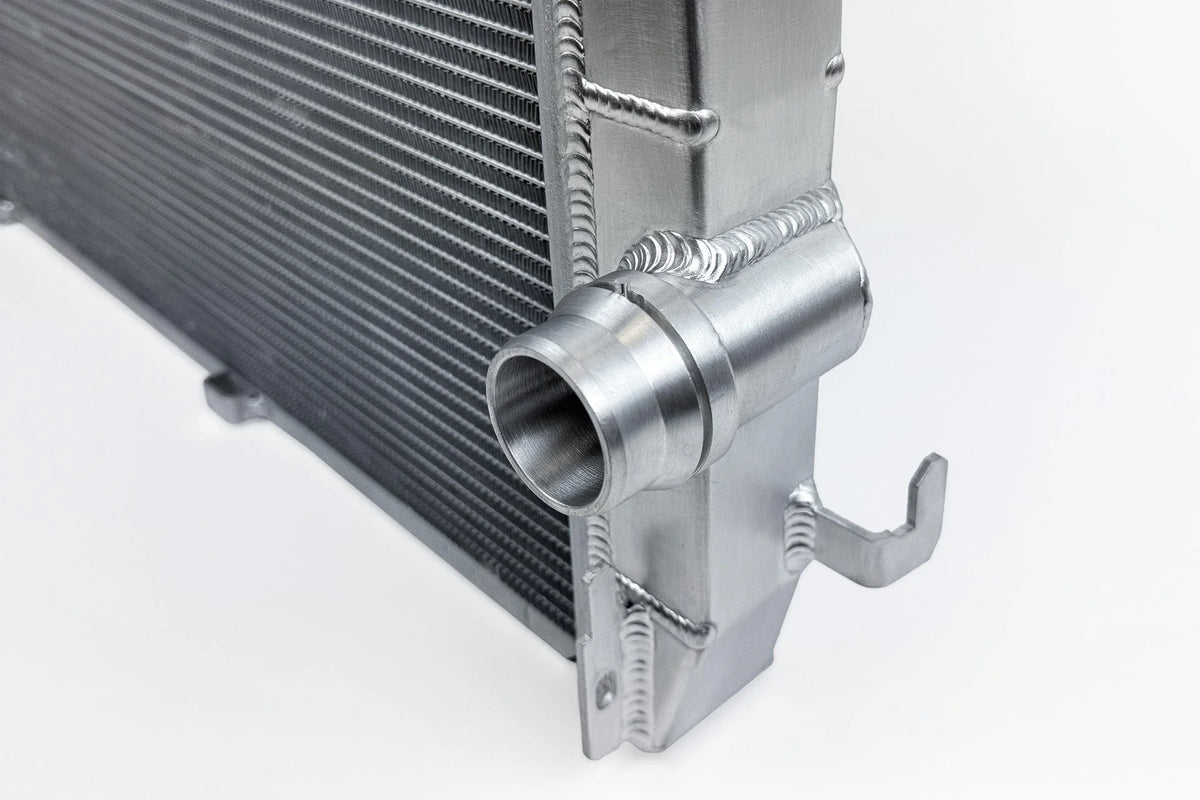 CSF #7227 03-10 Porsche 955/957 Cayenne / 07-15 Audi Q7 / 04-10 Volkswagen Touareg Heavy-Duty Performance Radiator – view 4
