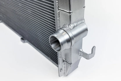 CSF #7227 03-10 Porsche 955/957 Cayenne / 07-15 Audi Q7 / 04-10 Volkswagen Touareg Heavy-Duty Performance Radiator – view 4