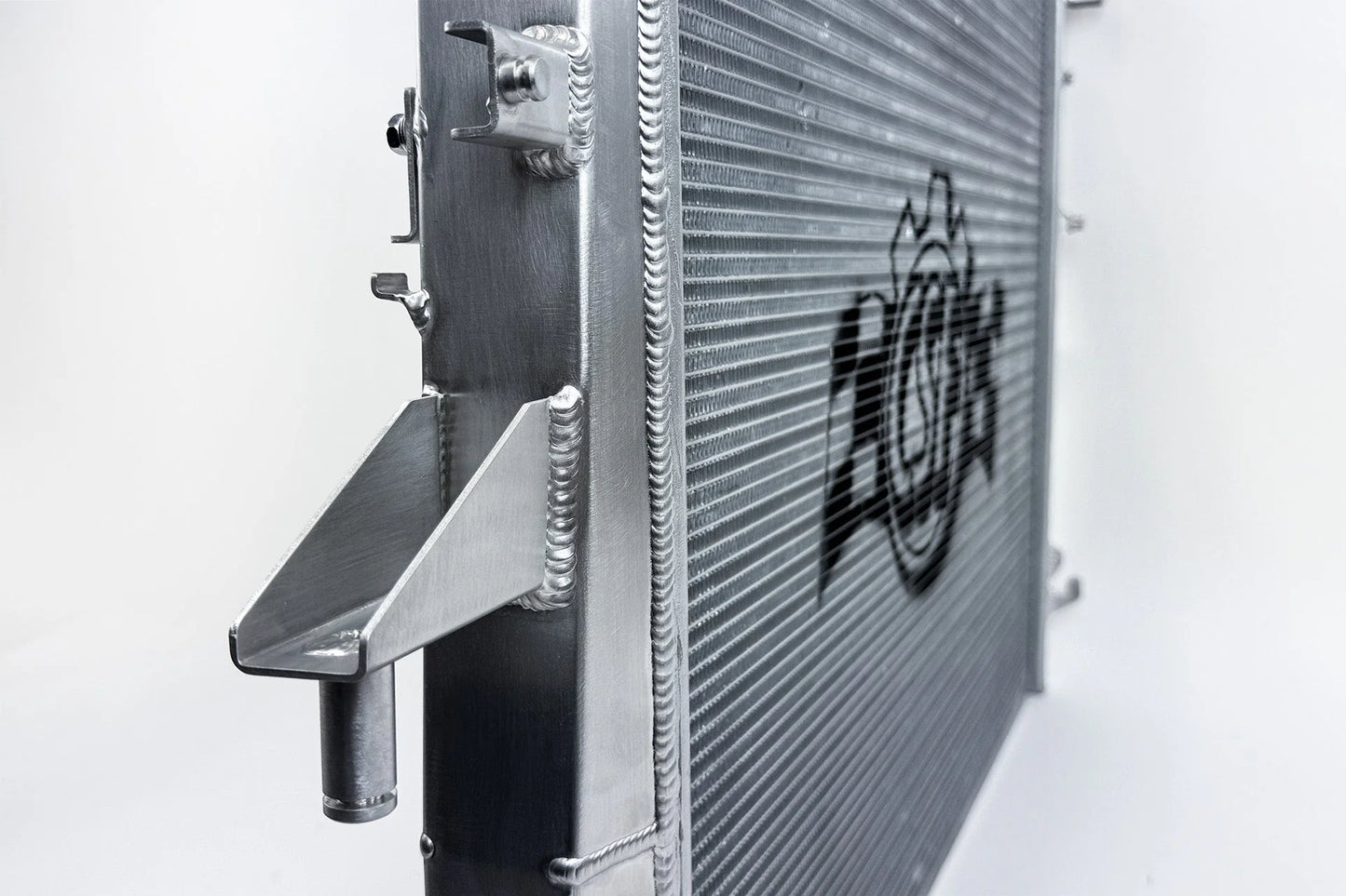 CSF #7227 03-10 Porsche 955/957 Cayenne / 07-15 Audi Q7 / 04-10 Volkswagen Touareg Heavy-Duty Performance Radiator – view 5