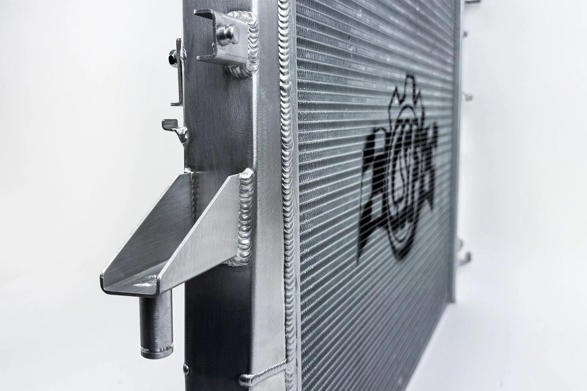 CSF #7227 03-10 Porsche 955/957 Cayenne / 07-15 Audi Q7 / 04-10 Volkswagen Touareg Heavy-Duty Performance Radiator – view 5