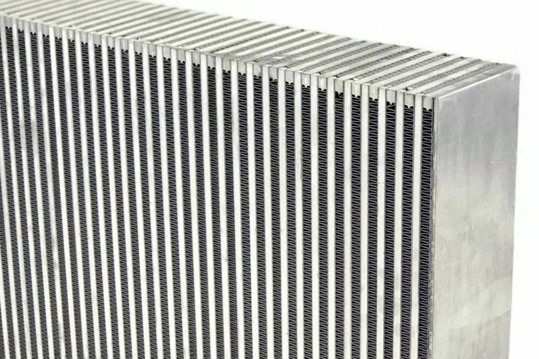 CSF #8117 HP Bar & Plate Intercooler Core 22Lx14Hx4.5W - Vertical Flow / R35 GT-R Fitment – view 2